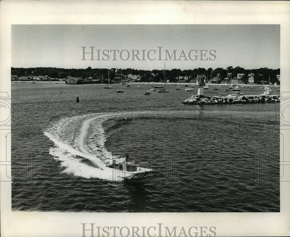 1987 Press Photo Pleasure boats off of Martha&#39;s Vineyard Island, Massachusetts-Historic Images
