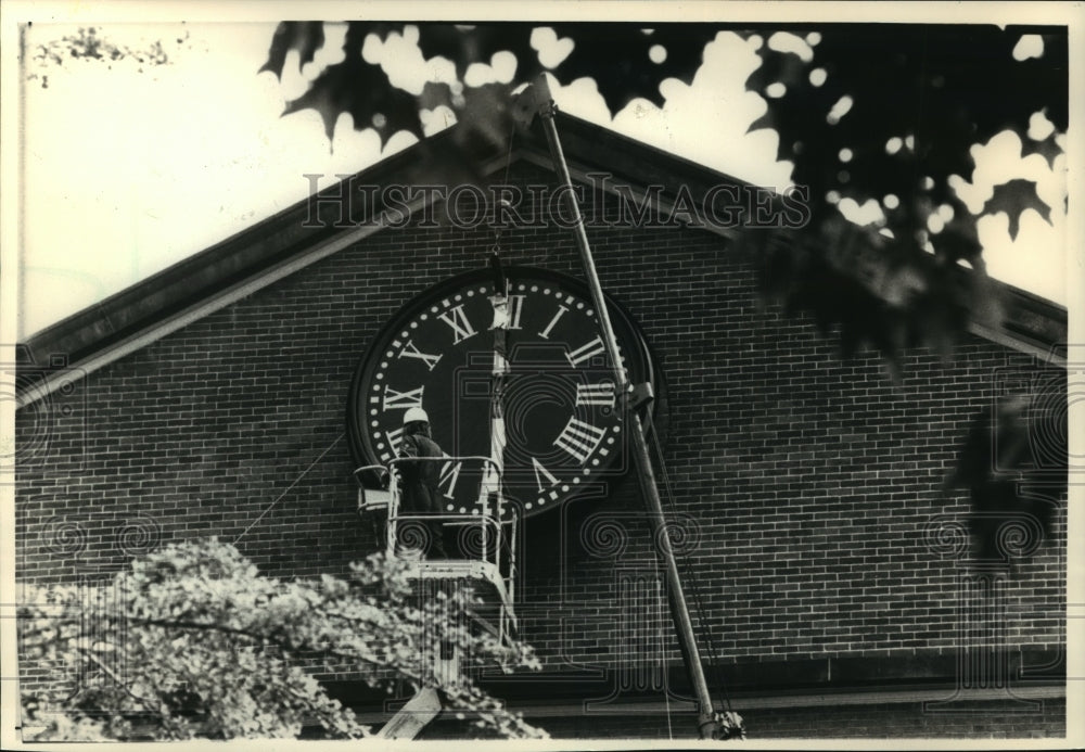 1988 Press Photo One of Four 139 Year-Old Restored Clocks at the Armory Museum-Historic Images
