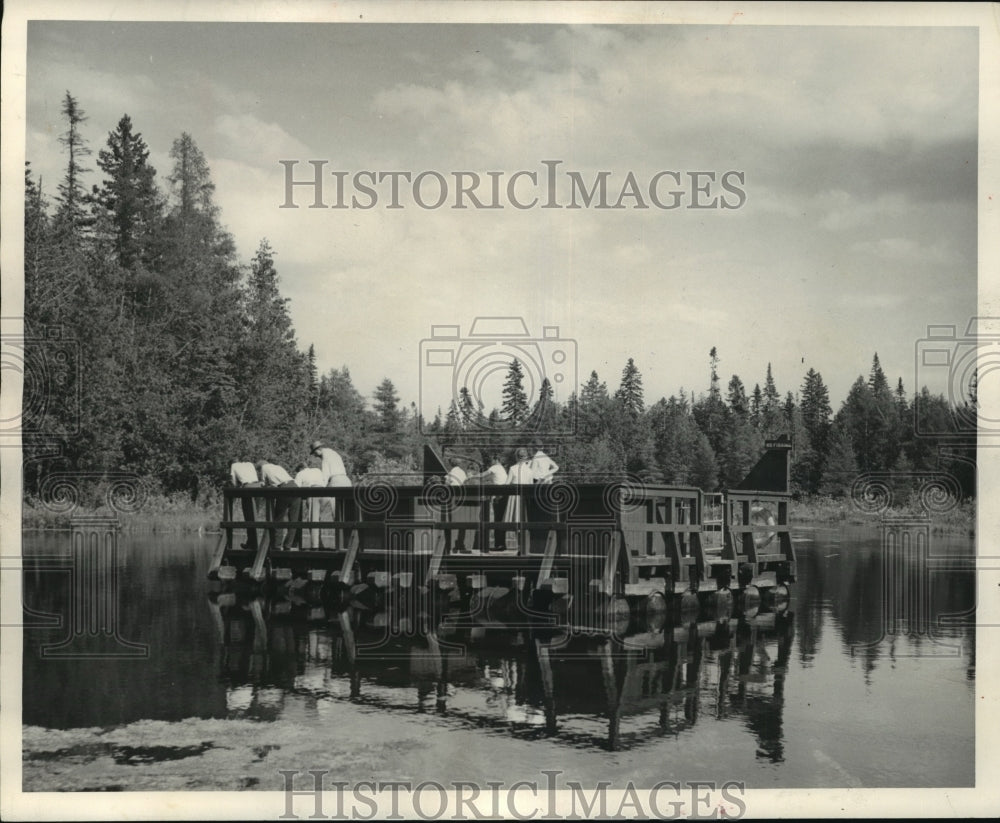 1953 Press Photo Tourists Pulling Cable to Move Raft Across Big Springs Michigan - Historic Images