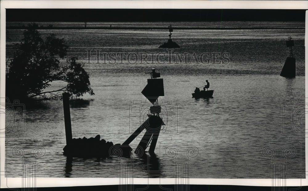 1988 Press Photo Mississippi River's Exposed Warning Lights Because of Drought-Historic Images