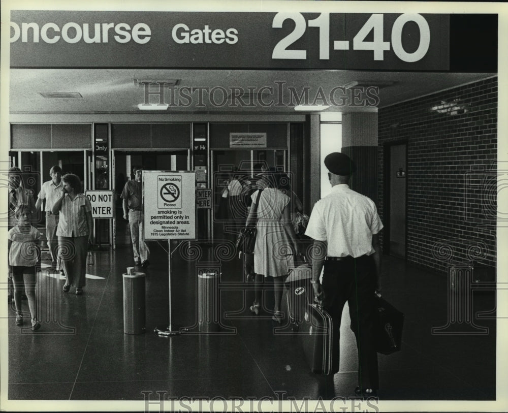 1980 Press Photo No-Smoking Sign in Minneapolis-St. Paul Airport in Minnesota-Historic Images