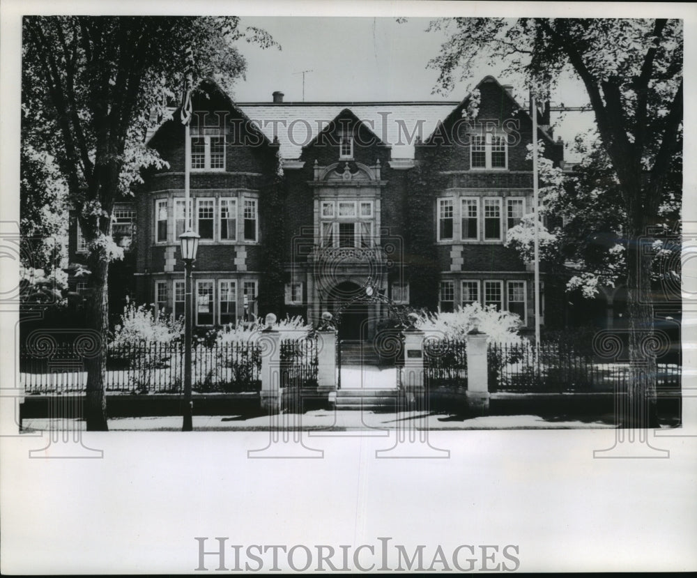 1966 Press Photo Poles Installed at the Governor of Minnesota&#39;s Home in St. Paul-Historic Images