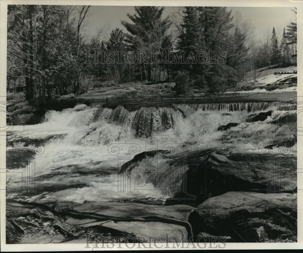 1979 Press Photo Rushing torrents over Bond Falls on the Ontonagon River, in Mi.-Historic Images