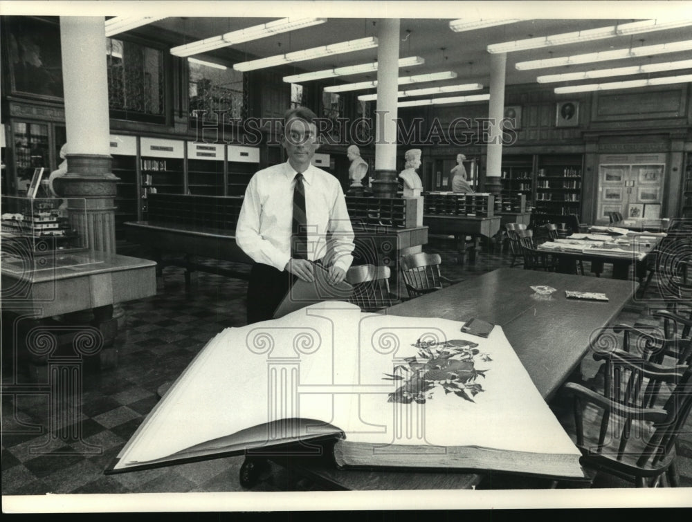 1986 Press Photo John Hoover,librarian at Mercantile Library St. Louis, Missouri-Historic Images