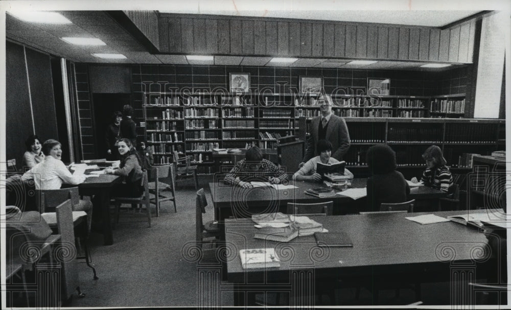 1978 Students Study at Brookfield Academy-Historic Images