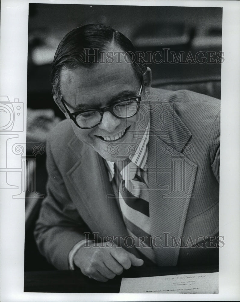 1977 Press Photo Richard &quot;Dick&quot; Leonard The Milwaukee Journal Executive-Historic Images
