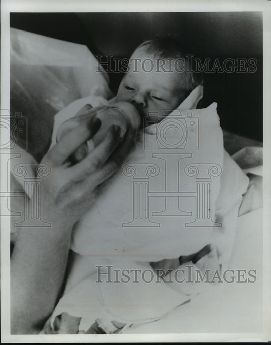 1978 Press Photo Louise Brown Fed from a Bottle - mja55413-Historic Images