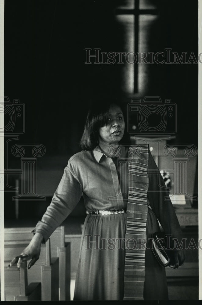 1992 Press Photo Pastor Eleanor Cardenas, Tabernacle Baptist Church, West Allis-Historic Images