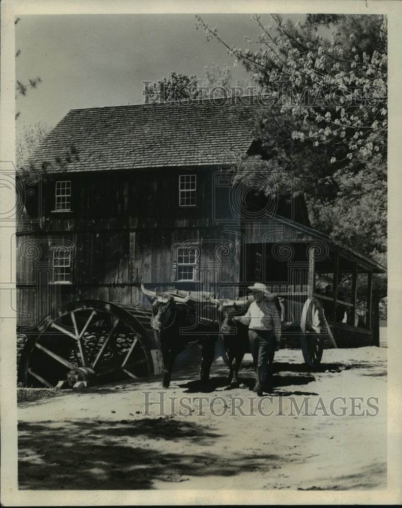 Press Photo Wight's Gristmill in restored Old Sturbridge, Massachusetts.-Historic Images