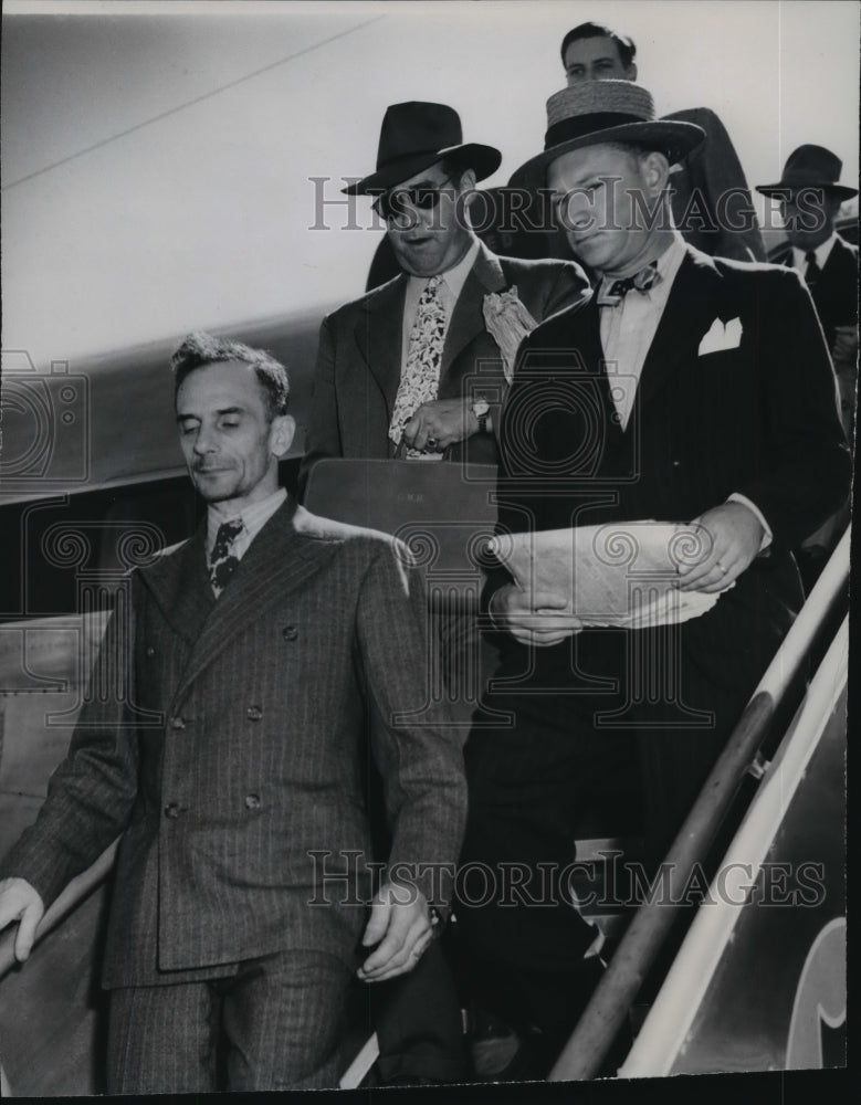 1948 Press Photo Sheriff Claire Simonson with Edmond Lemay, Charged with Forgery-Historic Images