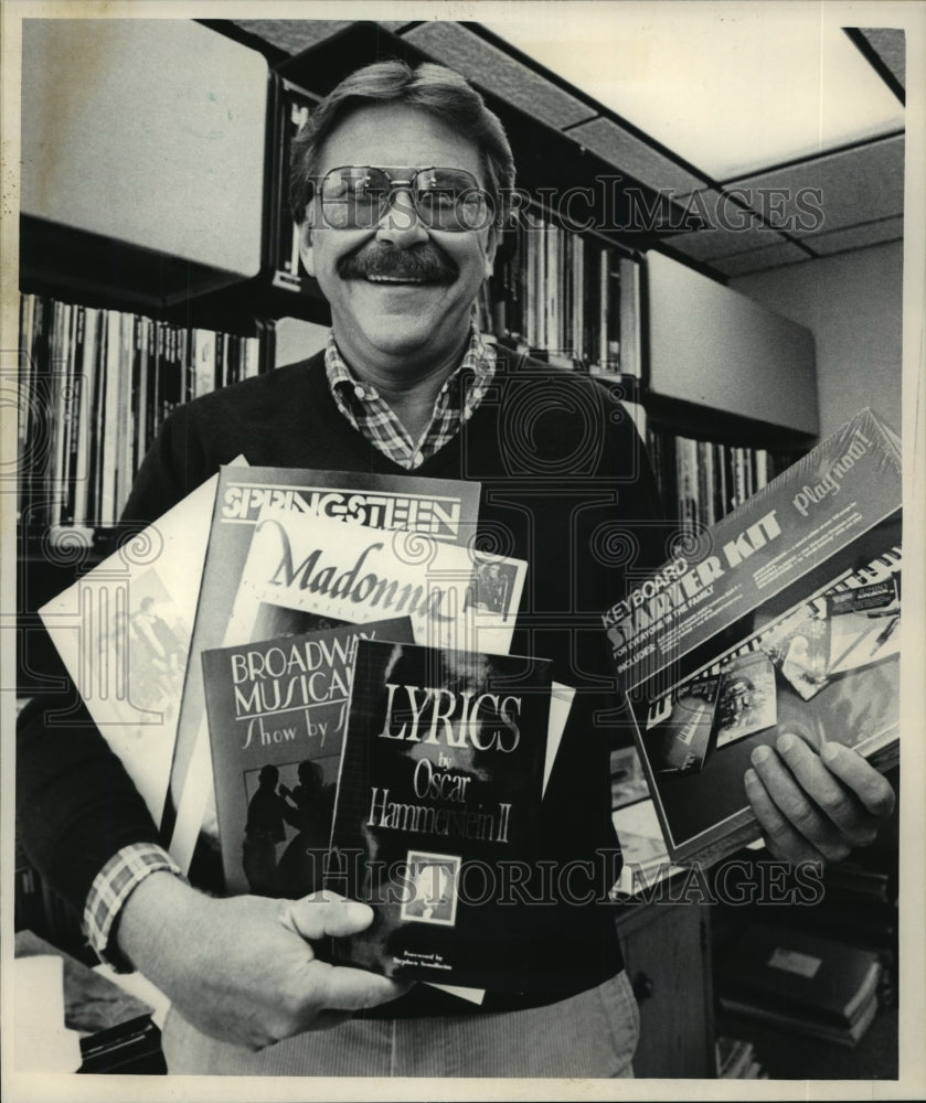1986 Press Photo Keith Mardak of Hal Leonard Publishing Company - mja55642-Historic Images