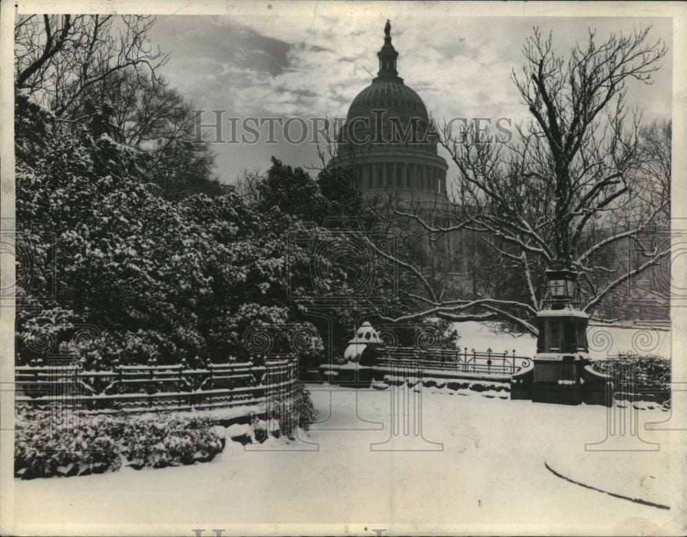 1935 Press Photo The First Snow of the Season in Washington, D.C. - Historic Images