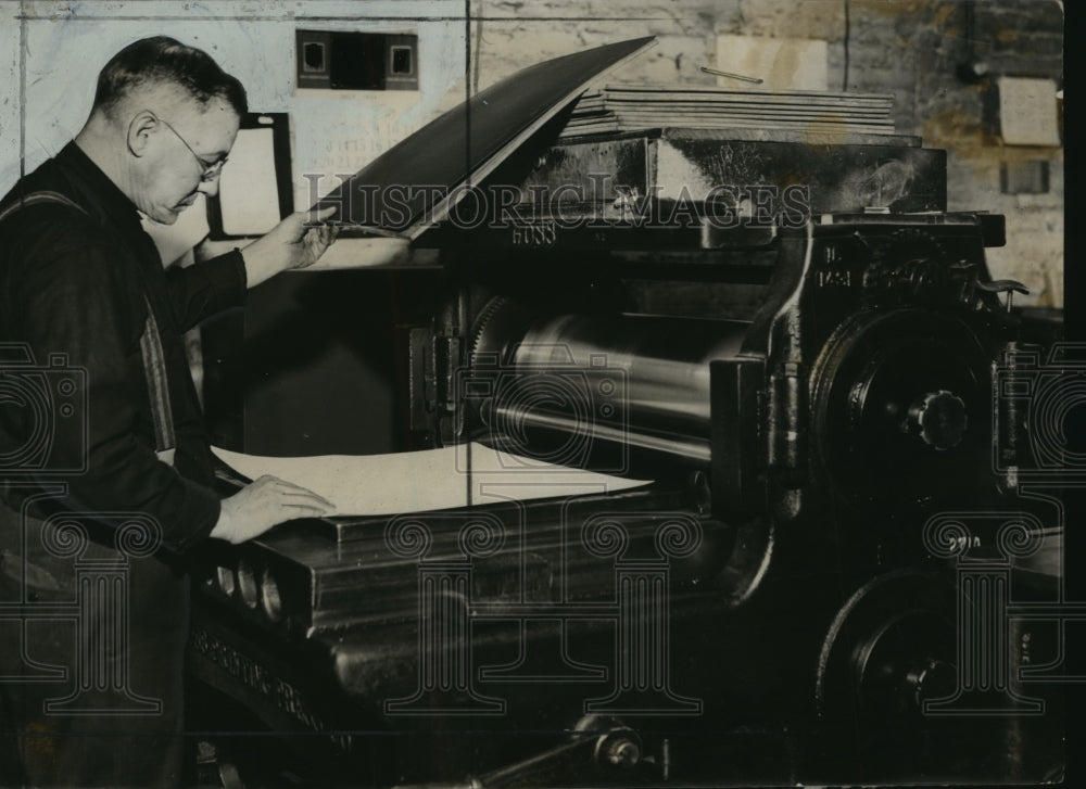 1939 Press Photo William Reed, Head of Wisconsin News Stereotype Department- Historic Images