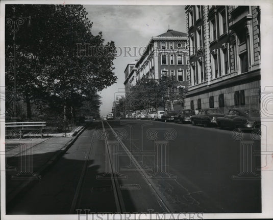 1952 Press Photo New York City Street, Broadway Business and Residential Hub - Historic Images