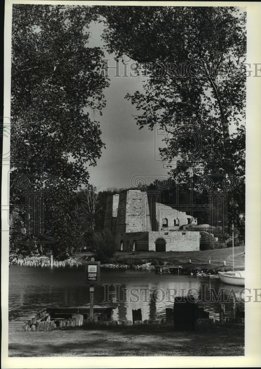 1981 Press Photo Remains of Furnace Complex Next To Snail Shell Harbor-Historic Images