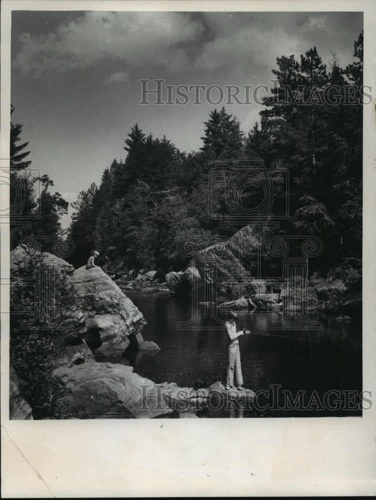 1974 Press Photo Fishing at Race Horse Rapids on Paint River in Upper Michigan-Historic Images