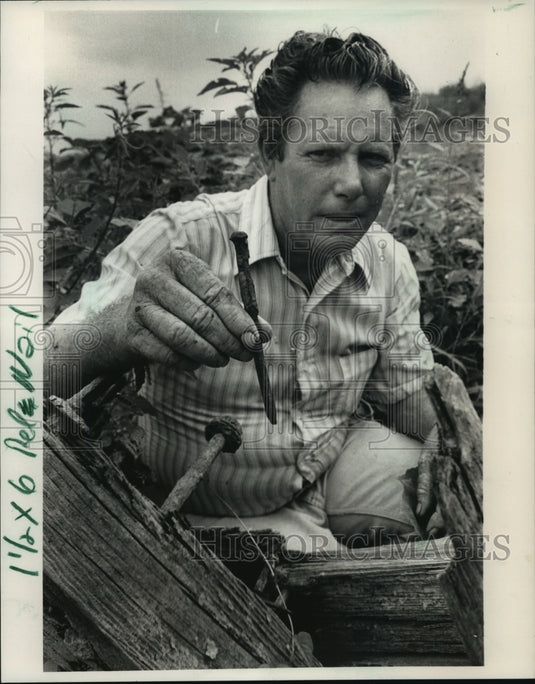 1988 Press Photo Andrew Douglas near the Mississippi River - mja56431-Historic Images