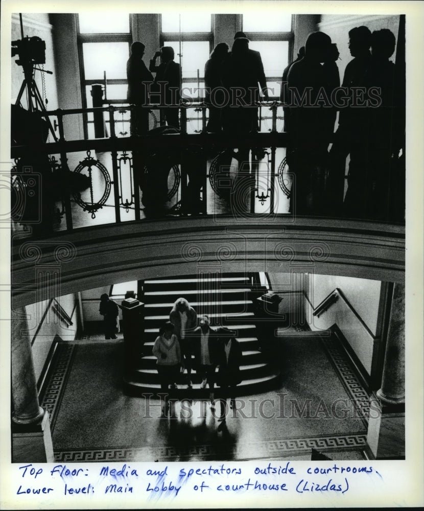 1987 Press Photo Media and spectators gather for trial of GBPJames Lofton - Historic Images