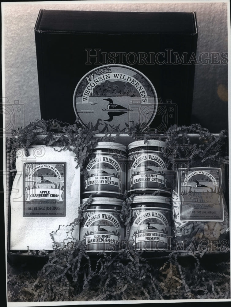 1994 Press Photo Cranberry Gift Box by Wisconsin Wilderness Products - mja56523-Historic Images