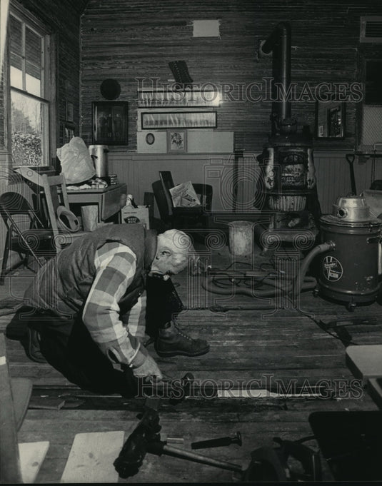 1984 Press Photo Charles J. Spittler works to renovate Railway depot as museum-Historic Images