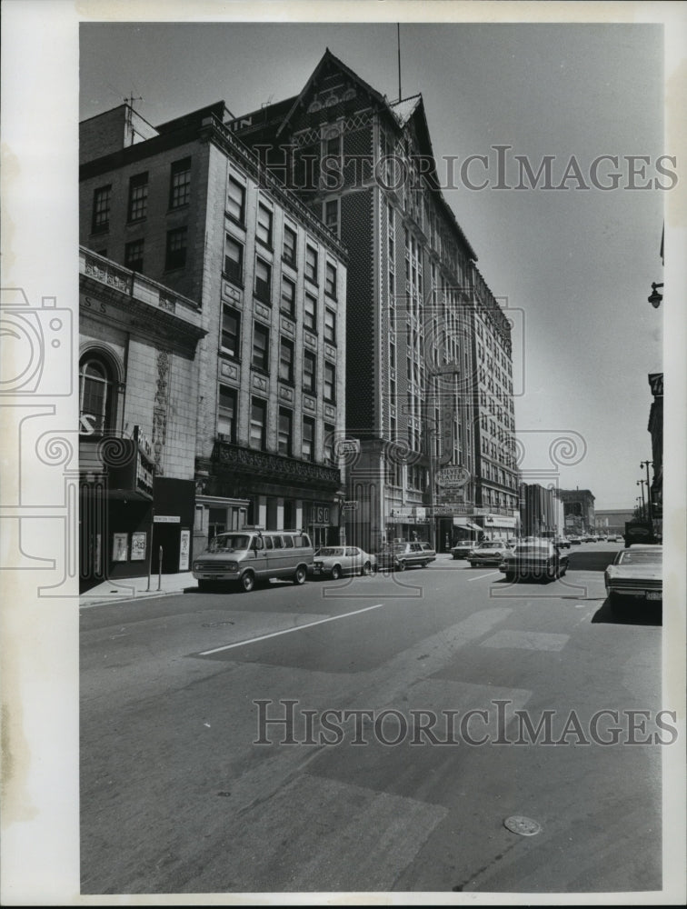 1974 Press Photo Wisconsin Hotel, 3rd and Wisconsin - mja56557-Historic Images
