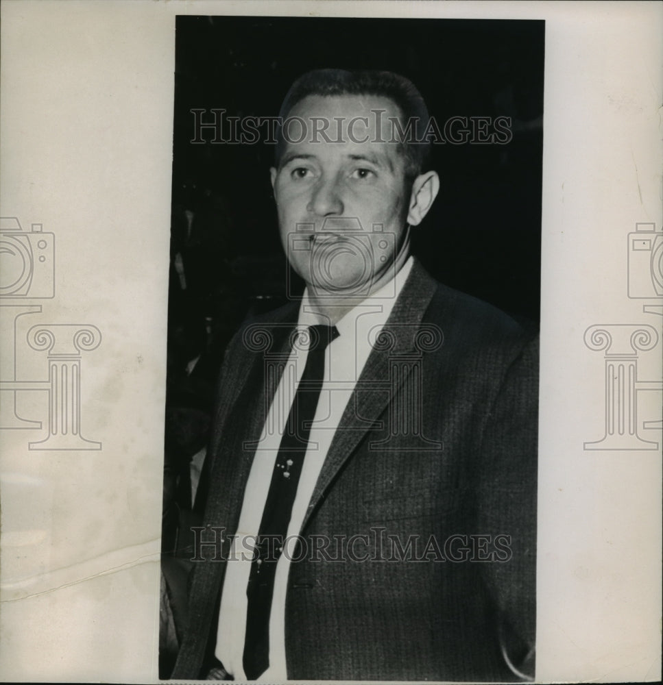 1963 Press Photo Dick McGuire, Coach of the New York Knicks - mja56734-Historic Images