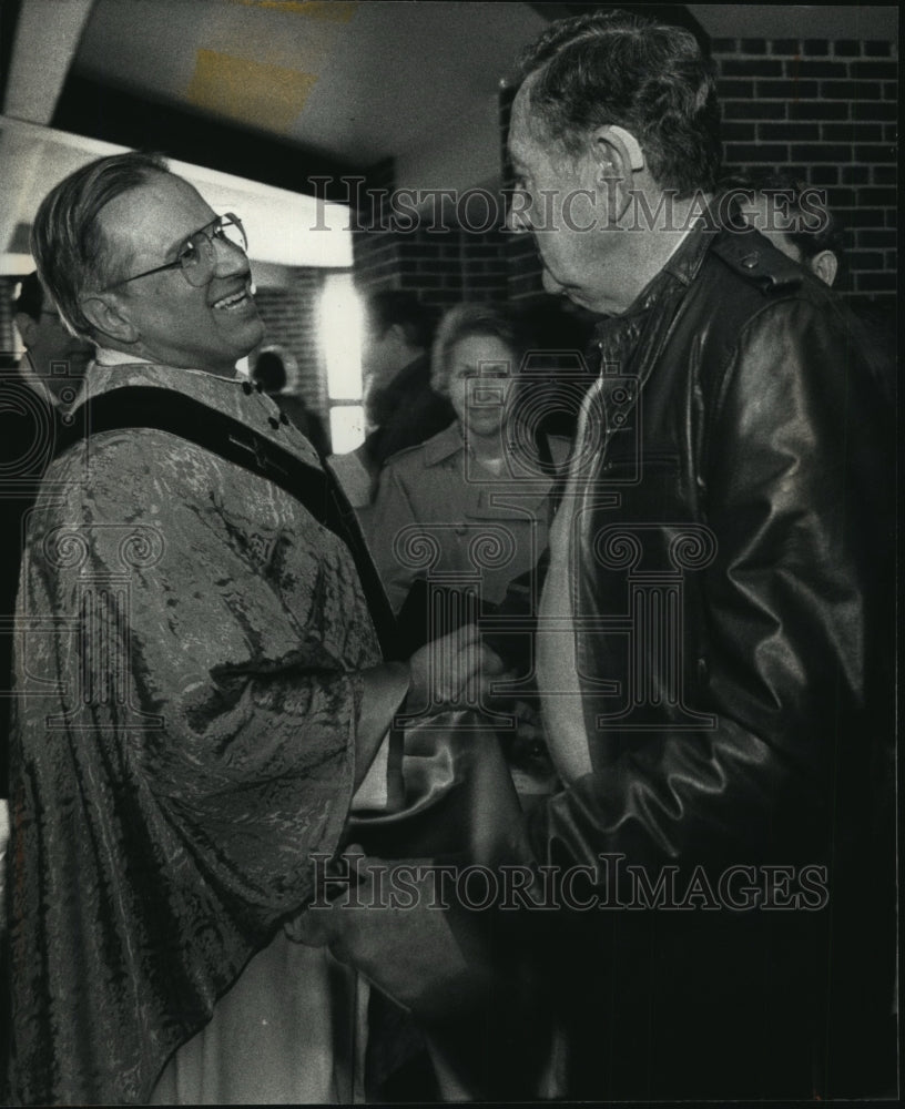 1992 Press Photo Hank Raymonds Congratulates Fabian Bruskewitz - mja56902-Historic Images