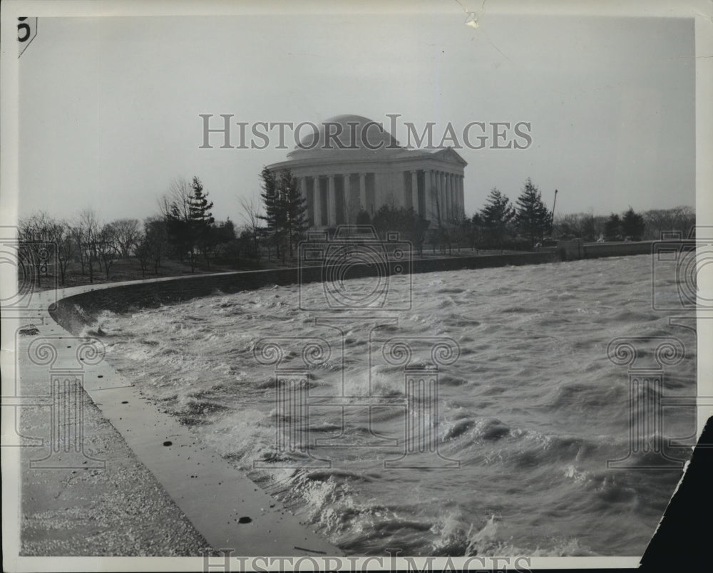 1943 Press Photo Jefferson Memorial, Exterior, from the Tidal Basin - mja57110 - Historic Images