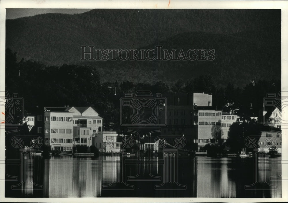 1992 Press Photo Mirror Lake in Lake Placid, New York - mja57124-Historic Images