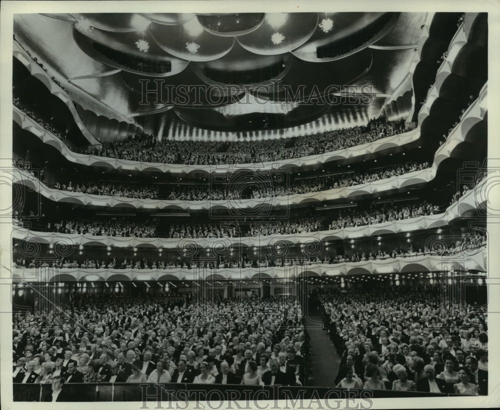 1975 Press Photo Inside the Lincoln Center Metropolitan Opera House, New York-Historic Images