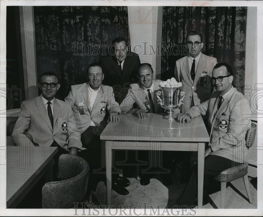 1966 Press Photo Officials of Milwaukee Public Links Golf Association Meeting-Historic Images