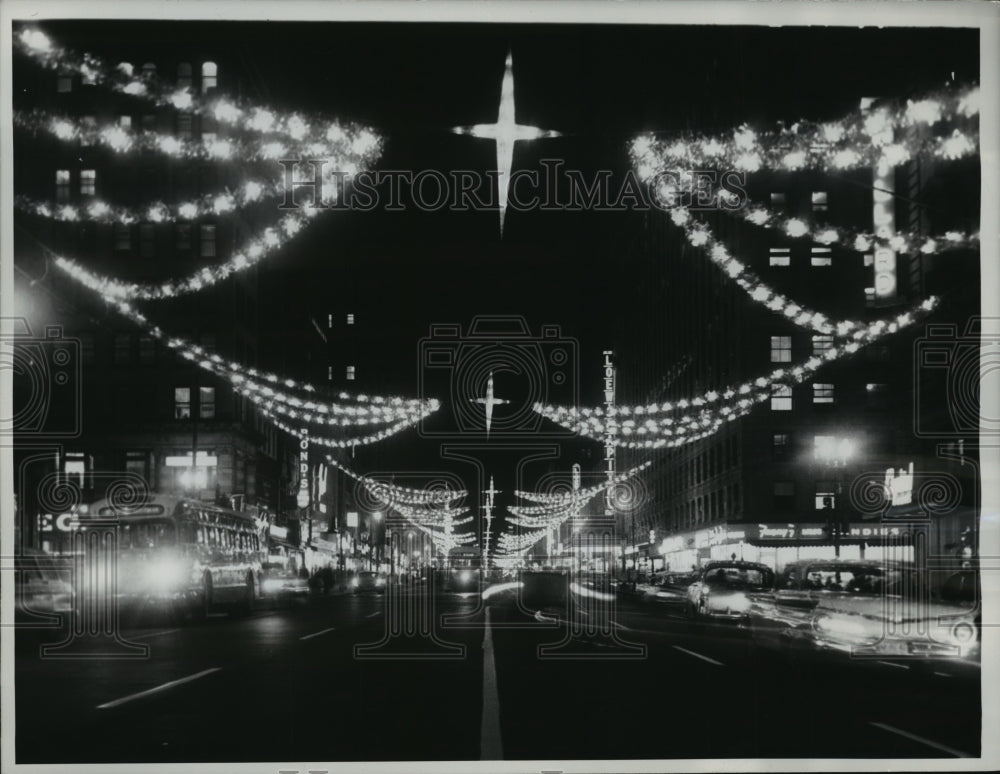 1960 Press Photo White Christmas on Downtown Washington, D.C. Street - Historic Images