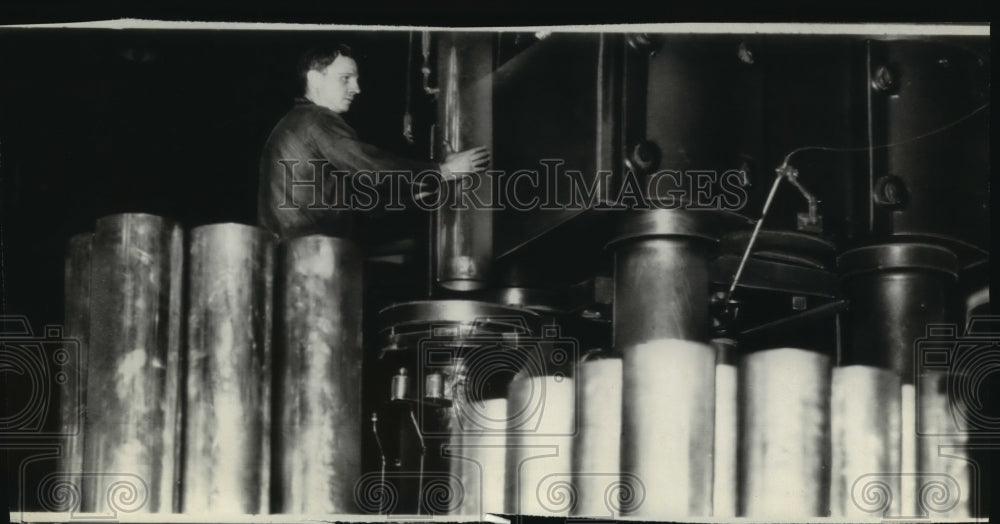 1937 Press Photo U.S. Navy Washington Navy Yard Welding - mja57359- Historic Images