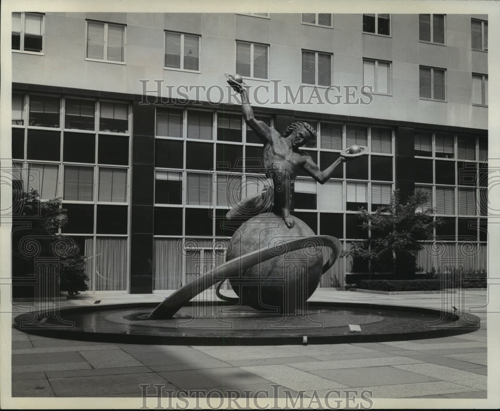 1967 Press Photo Creation of the Universe Statue at the State Department-Historic Images