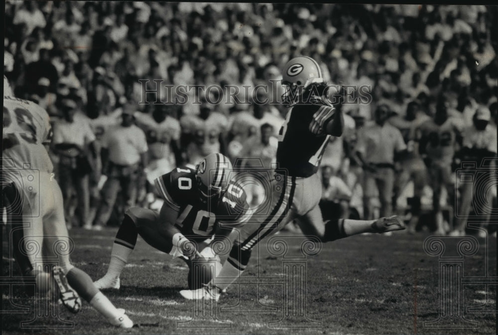 1991 Press Photo Green Bay Packers Chris Jacke hits a 22 yard field goal-Historic Images