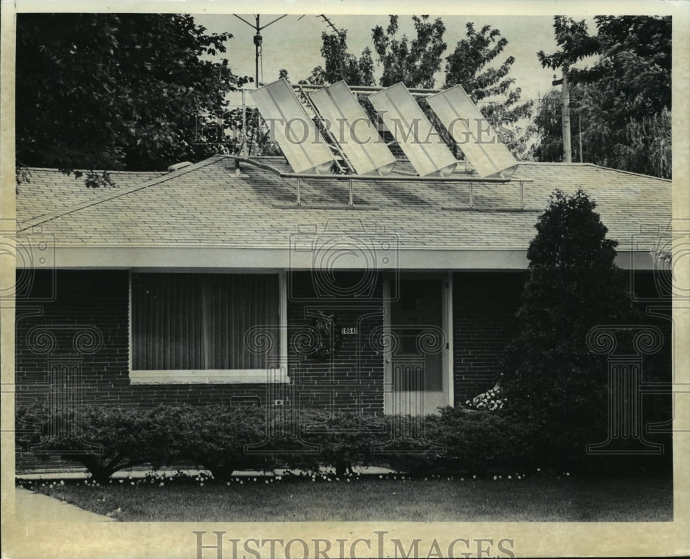 1982 Press Photo House with Solar Energy Collectors, Brookfield, Wisconsin-Historic Images