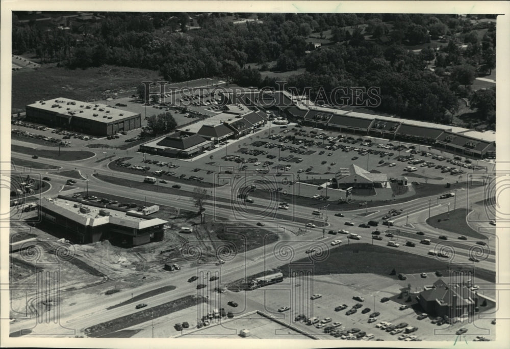 1986 Press Photo West Point Plaza in Brookfield, Wisconsin - mja57519-Historic Images