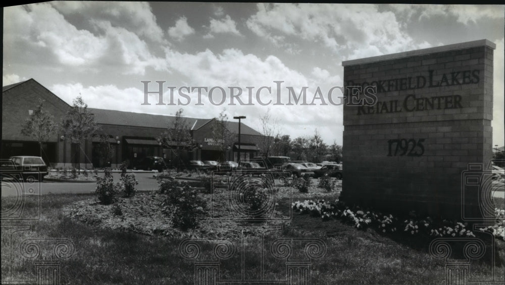 1994 Press Photo Brookfield Lakes Retail Center, Brookfield, Wisconsin-Historic Images