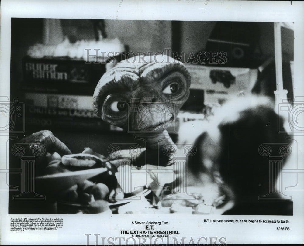 1988 Press Photo AN E.T. UPDATE--VIDEO fans hot to get &#39;E.T.&#39; home - mja57671-Historic Images