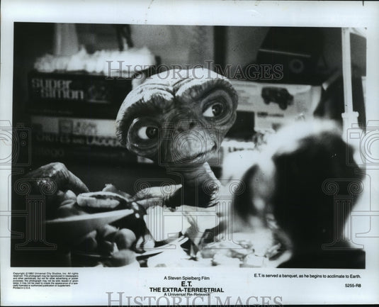 1988 Press Photo AN E.T. UPDATE--VIDEO fans hot to get 'E.T.' home - mja57671-Historic Images