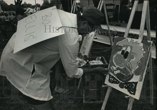 1991 Press Photo Marquette University Basketball Coach, Bo Ellis, With His Art-Historic Images