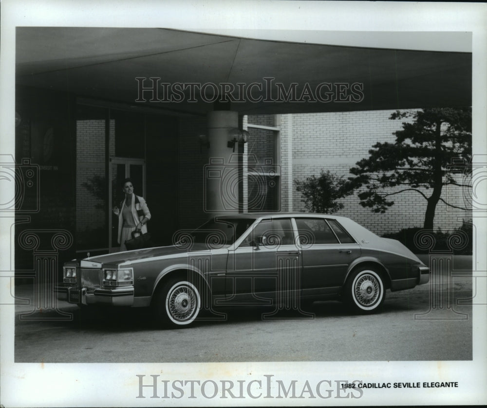 1981 Press Photo 1982 Model Year Cadillac Seville Elegante - mja57833-Historic Images