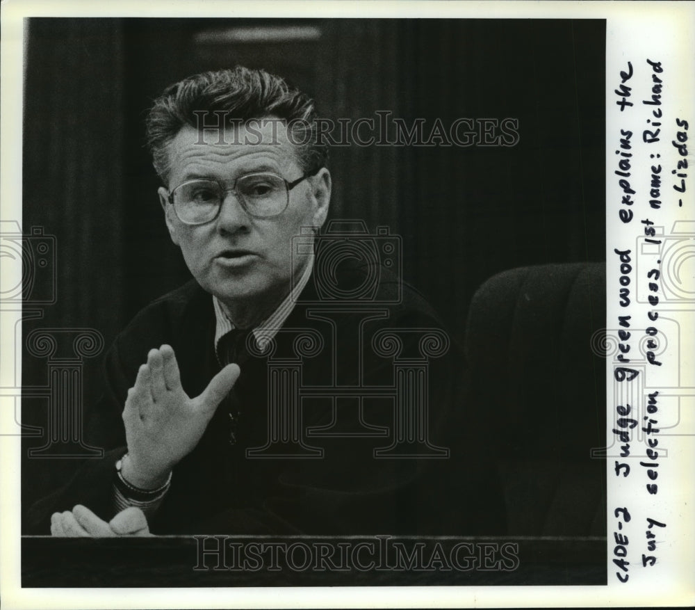 1987 Press Photo Judge Greenwood Explaining Jury Selection of Mossy Cade&#39;s Trial-Historic Images