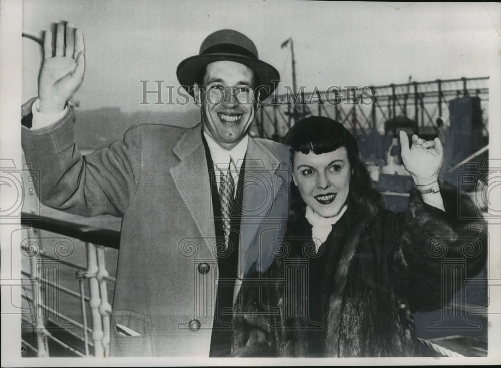 1952 Press Photo Bob Feller Cleveland Indian pitcher &amp; wife Virginia in New York - Historic Images