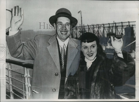 1952 Press Photo Bob Feller Cleveland Indian pitcher & wife Virginia in New York - Historic Images