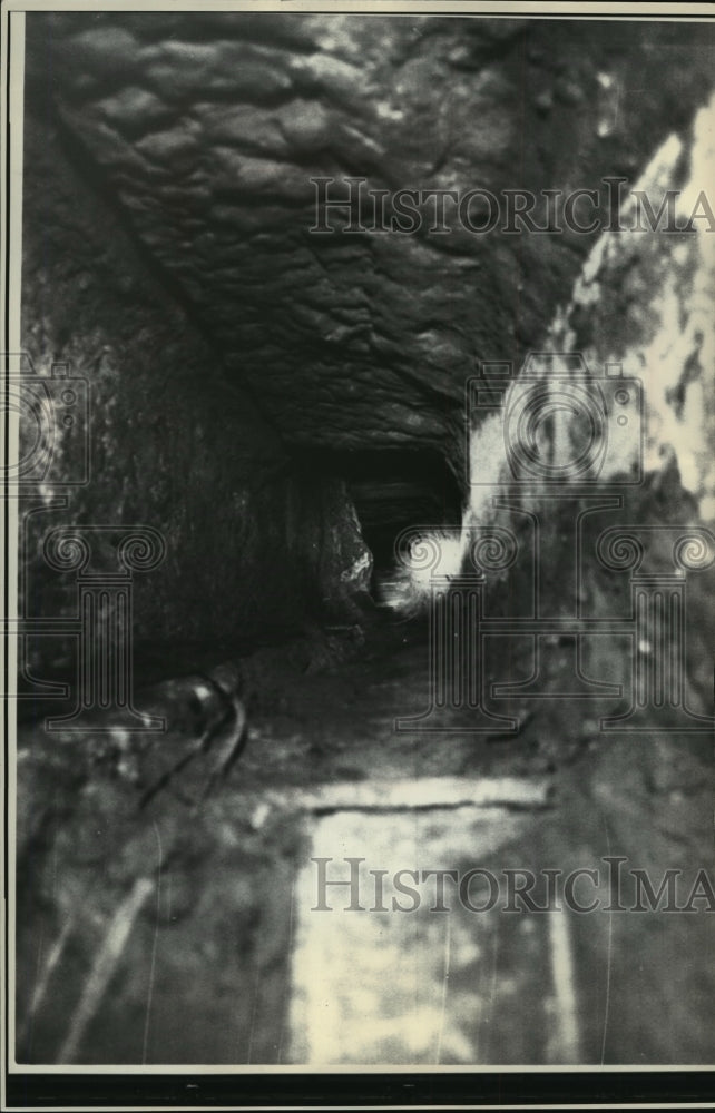 1976 Press Photo Tunnel Discovered by Prison Guards, San Quentin Prison-Historic Images