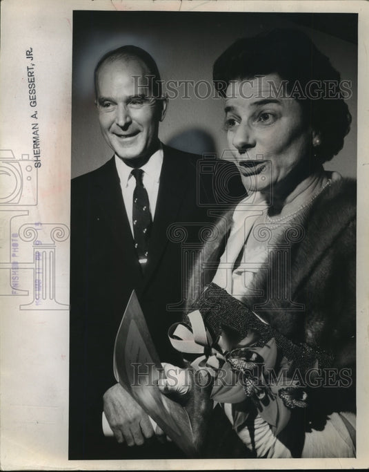 1963 Press Photo Mrs.Brumder President of Women Auxiliary at Milwaukee Hospital-Historic Images