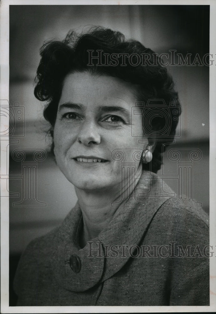 1958 Press Photo Mrs. Edward J Brumder of Whitefish Bay, WI - Historic Images