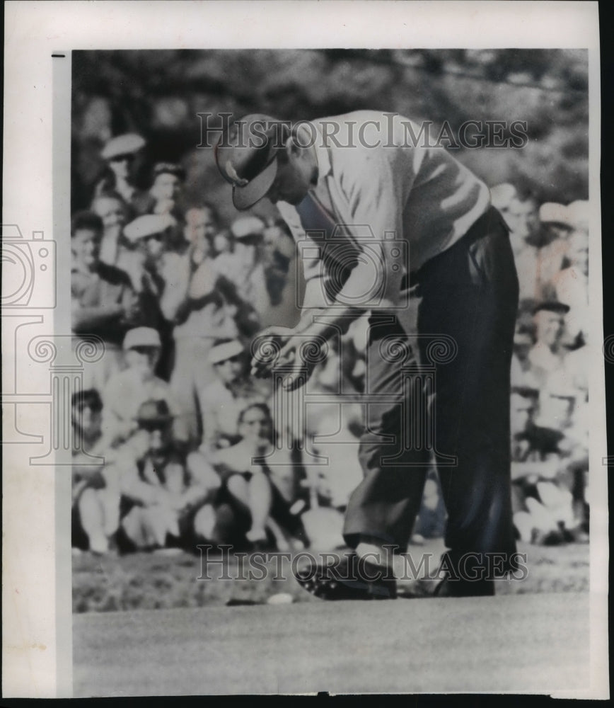 1957 Doug Ford Applauds his Own Birdie on 15th Hole  - Historic Images