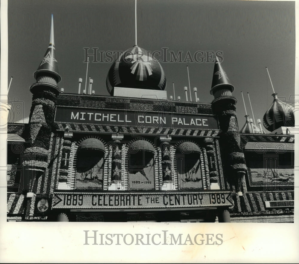 1991 Press Photo The Corn Palace, Mitchell, S.D. decorated with corn &amp; grains-Historic Images
